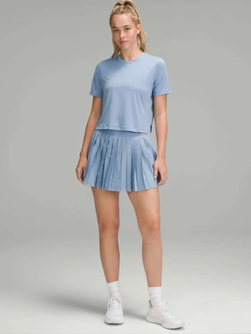 Lululemon Ultralight Waist-Length T-Shirt Size 6 Blue Willow Crop Workout Active